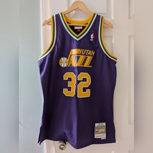 Mitchell & Ness Karl Malone Throwback Jersey Large